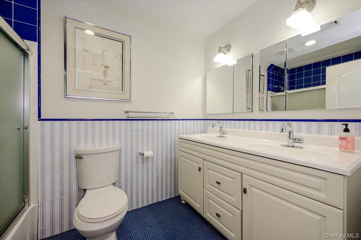 85 Suffolk Boulevard — photo 35