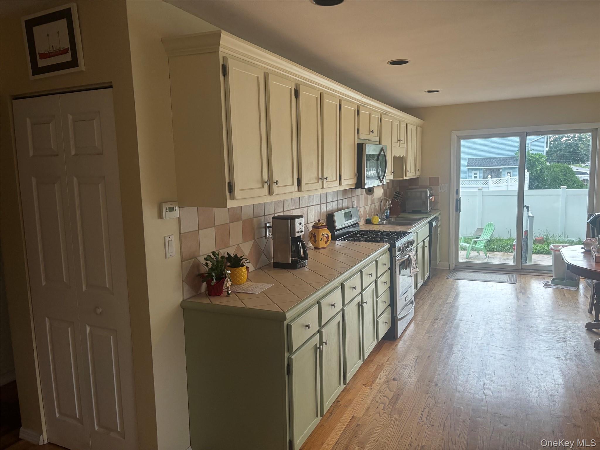 8 Durst Drive — photo 20