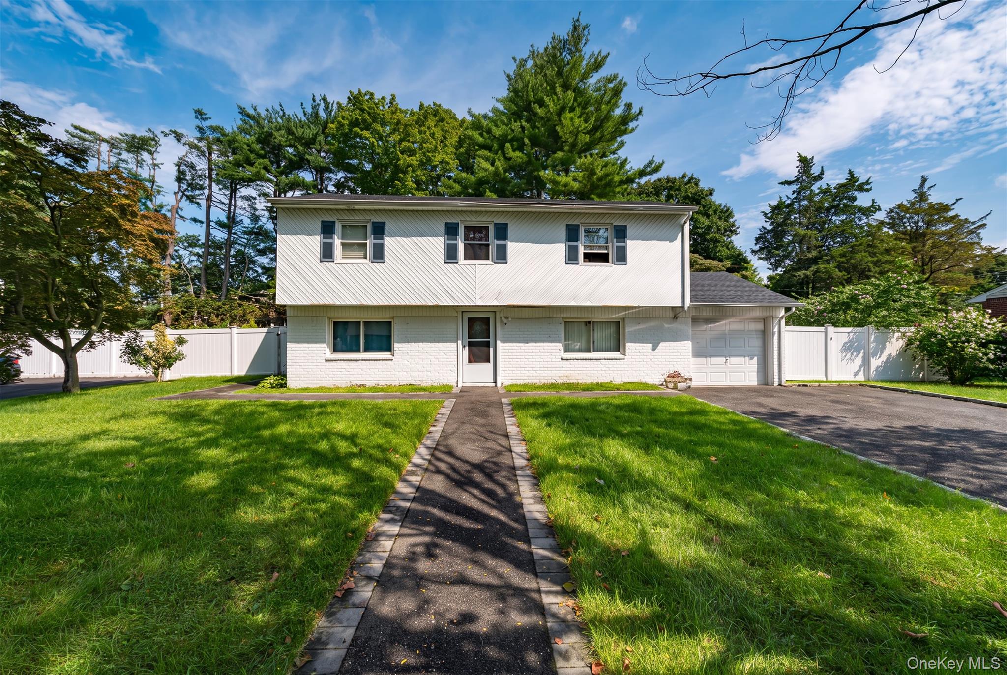 19 South Lane, Huntington