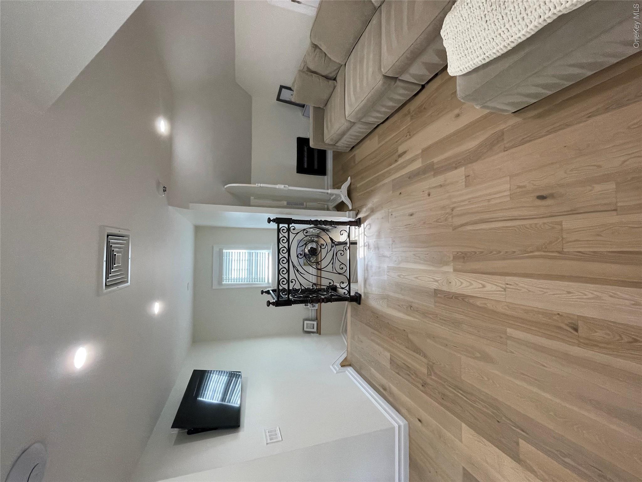 252 Beverly Road — photo 12