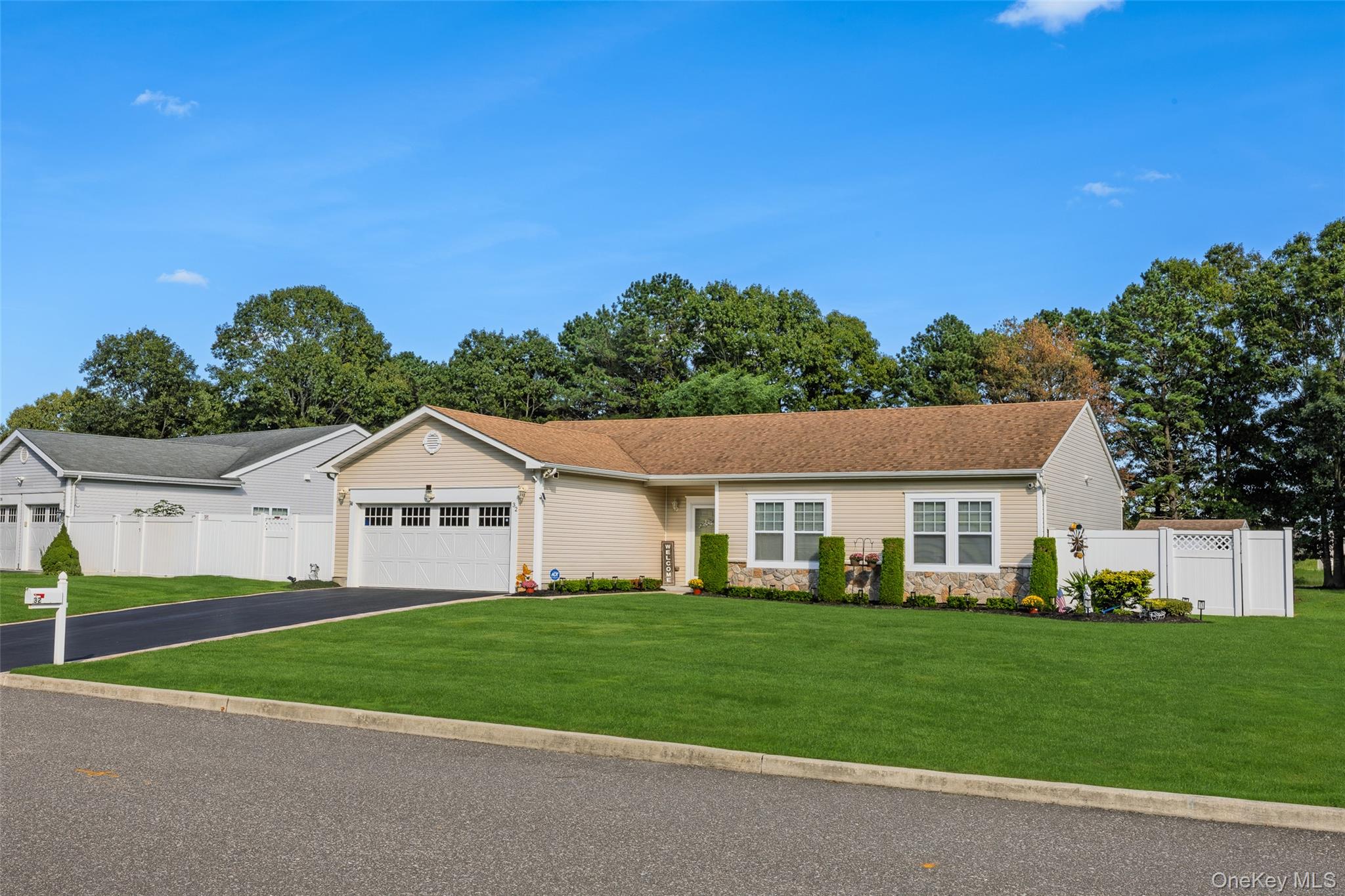 32 Pondview Circle, Shirley