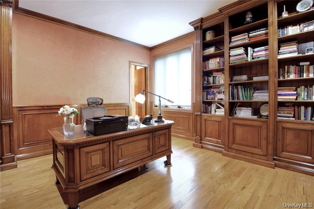527 Manhasset Woods Road — photo 11