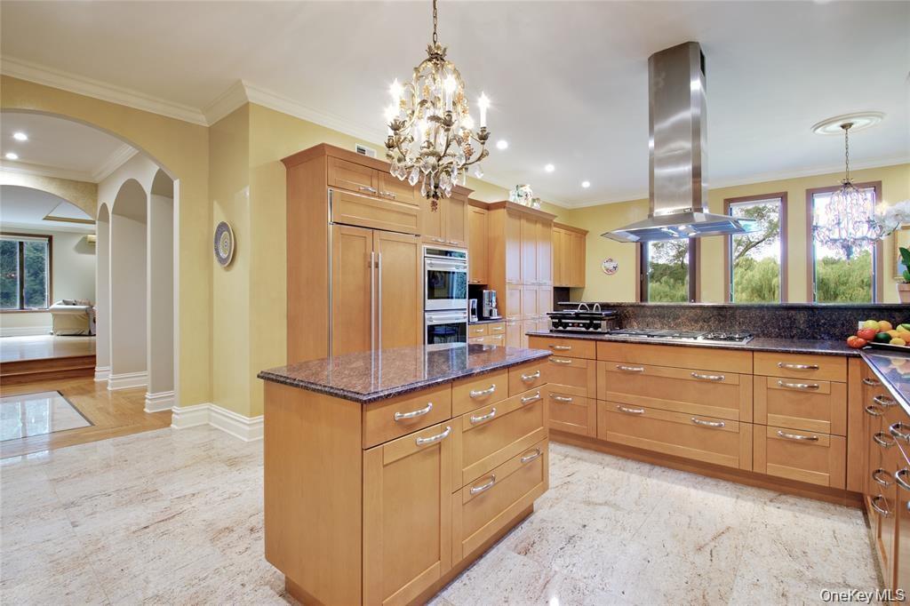 527 Manhasset Woods Road — photo 17