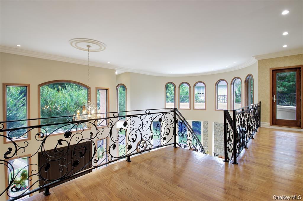 527 Manhasset Woods Road — photo 20