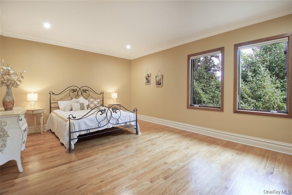 527 Manhasset Woods Road — photo 21