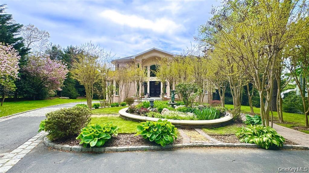 527 Manhasset Woods Road — photo 3