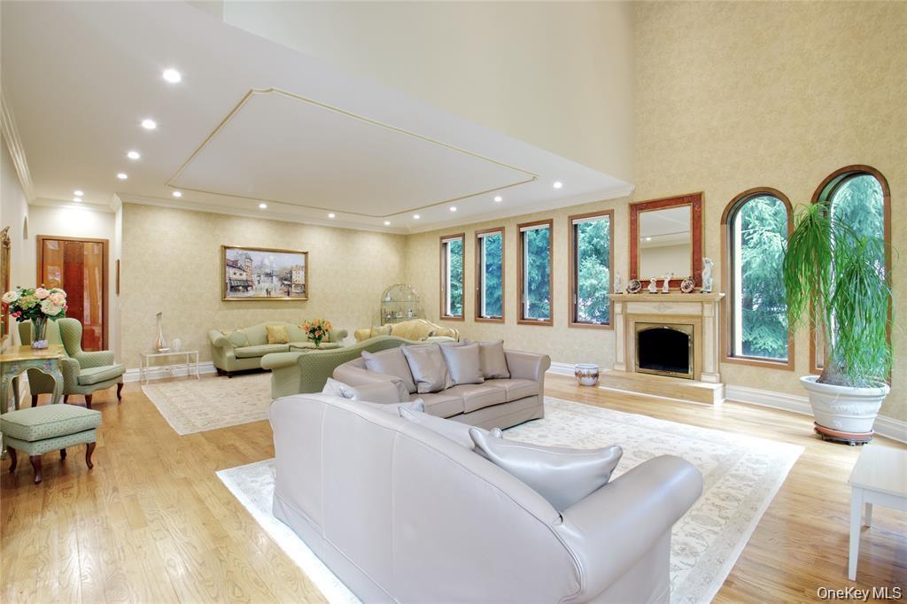 527 Manhasset Woods Road — photo 8