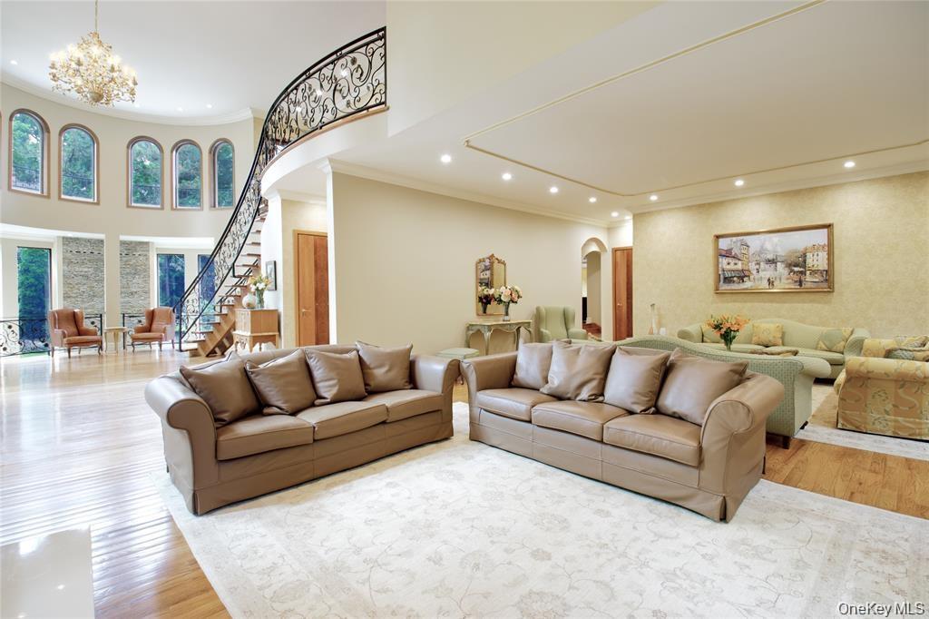 527 Manhasset Woods Road — photo 9