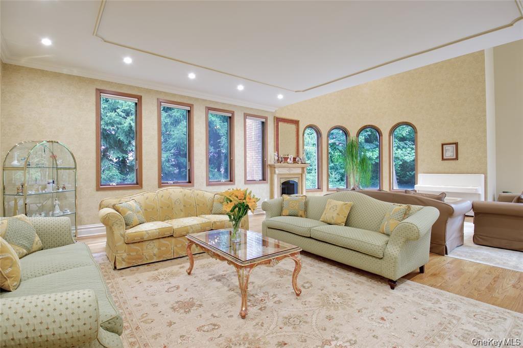 527 Manhasset Woods Road — photo 10
