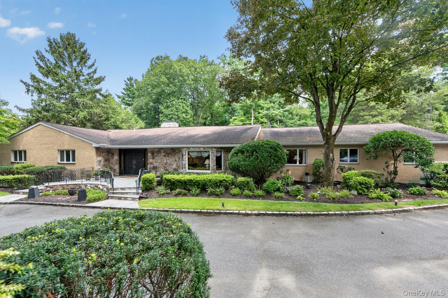 10 Dorchester Drive