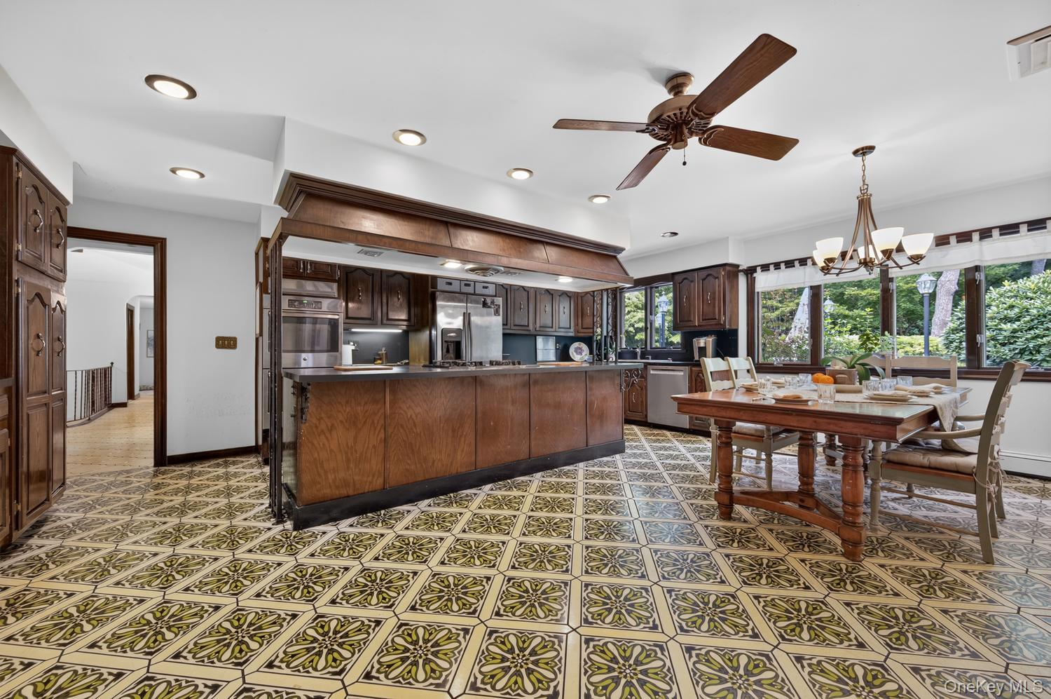 10 Dorchester Drive — photo 11