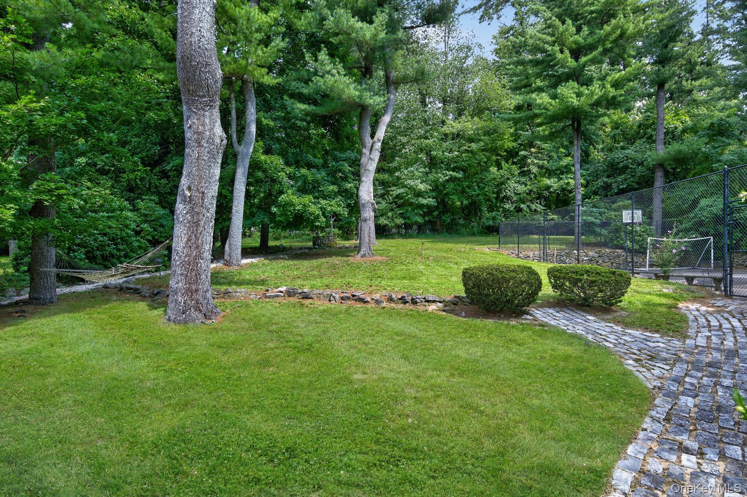 10 Dorchester Drive — photo 31