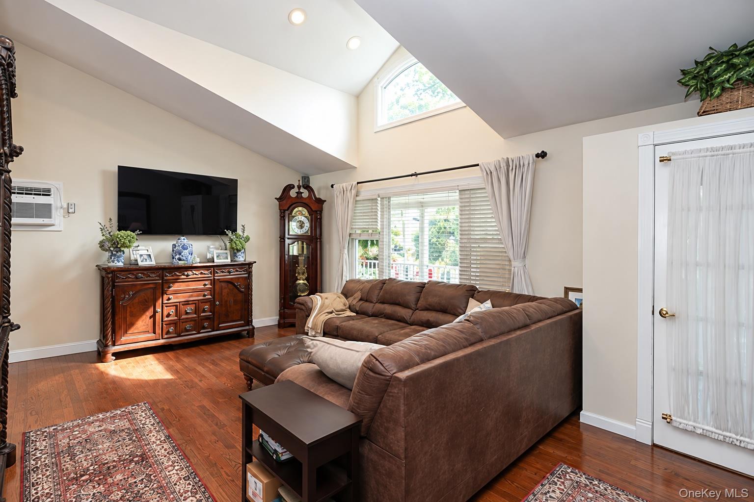 3970 Darby Lane — photo 9