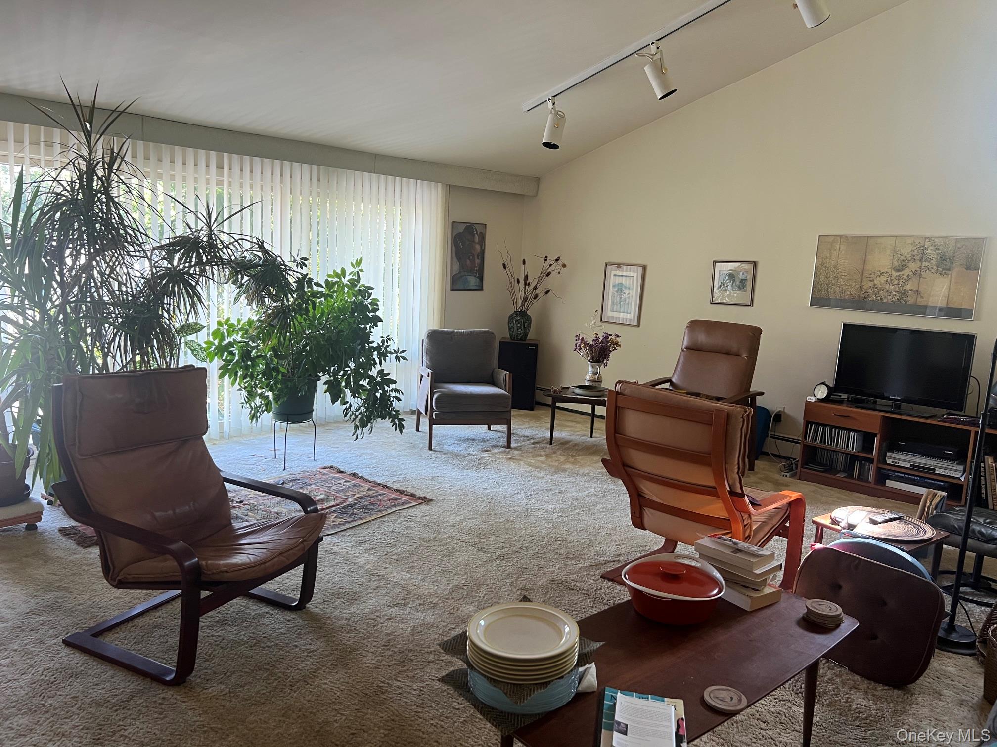 40 Laurel Drive — photo 2