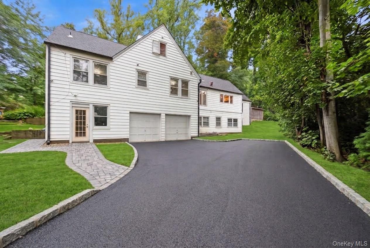 85 Nassau Drive — photo 2