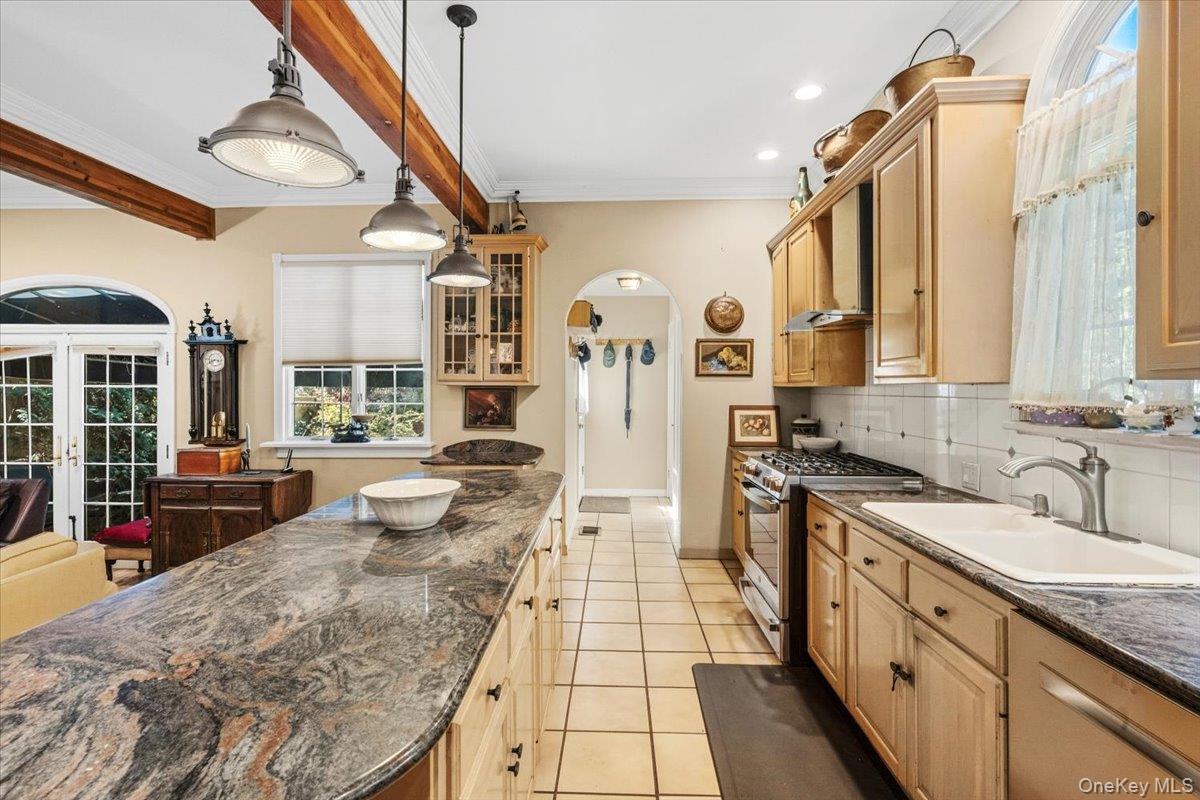 16 Stuart Avenue — photo 13