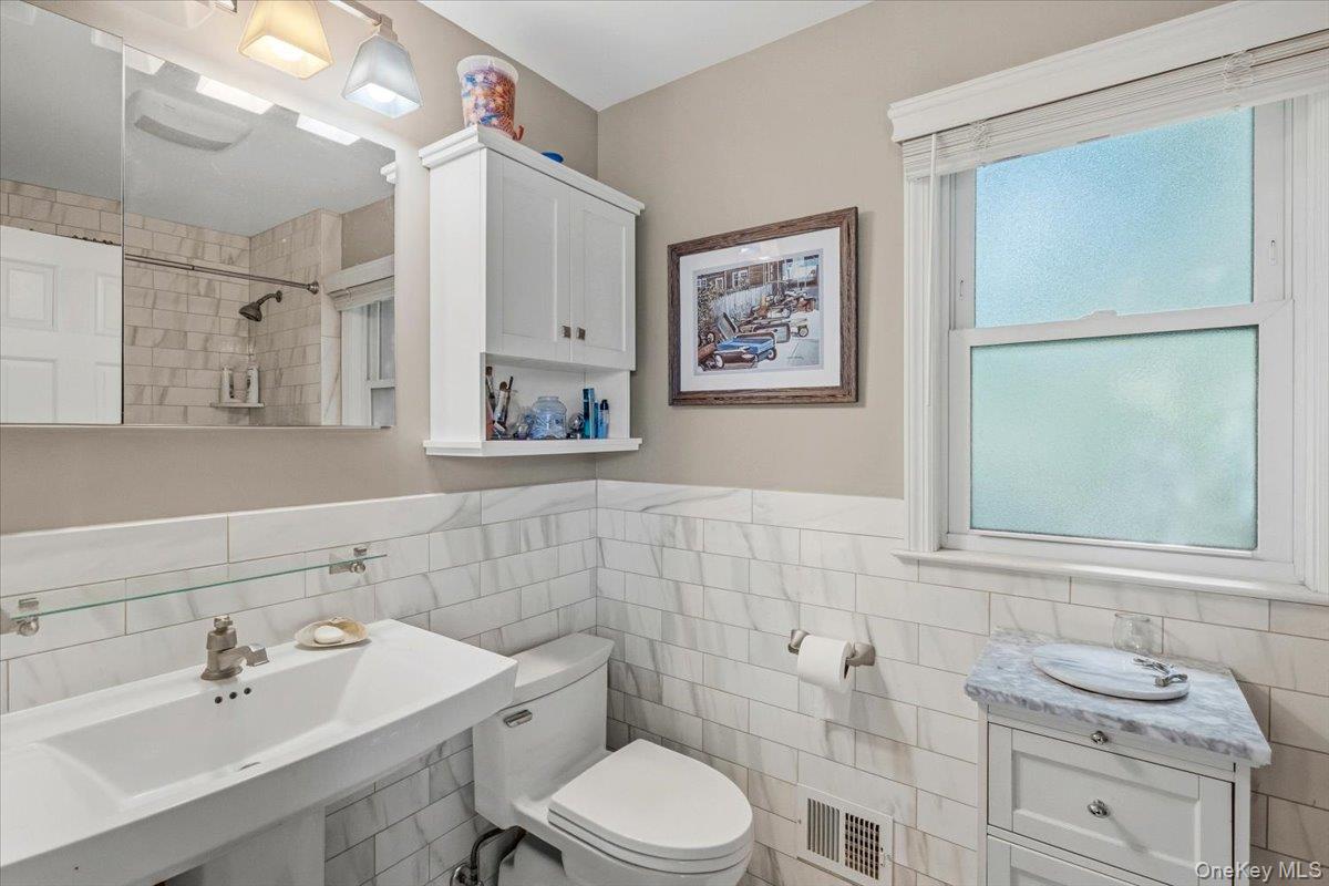 16 Stuart Avenue — photo 21