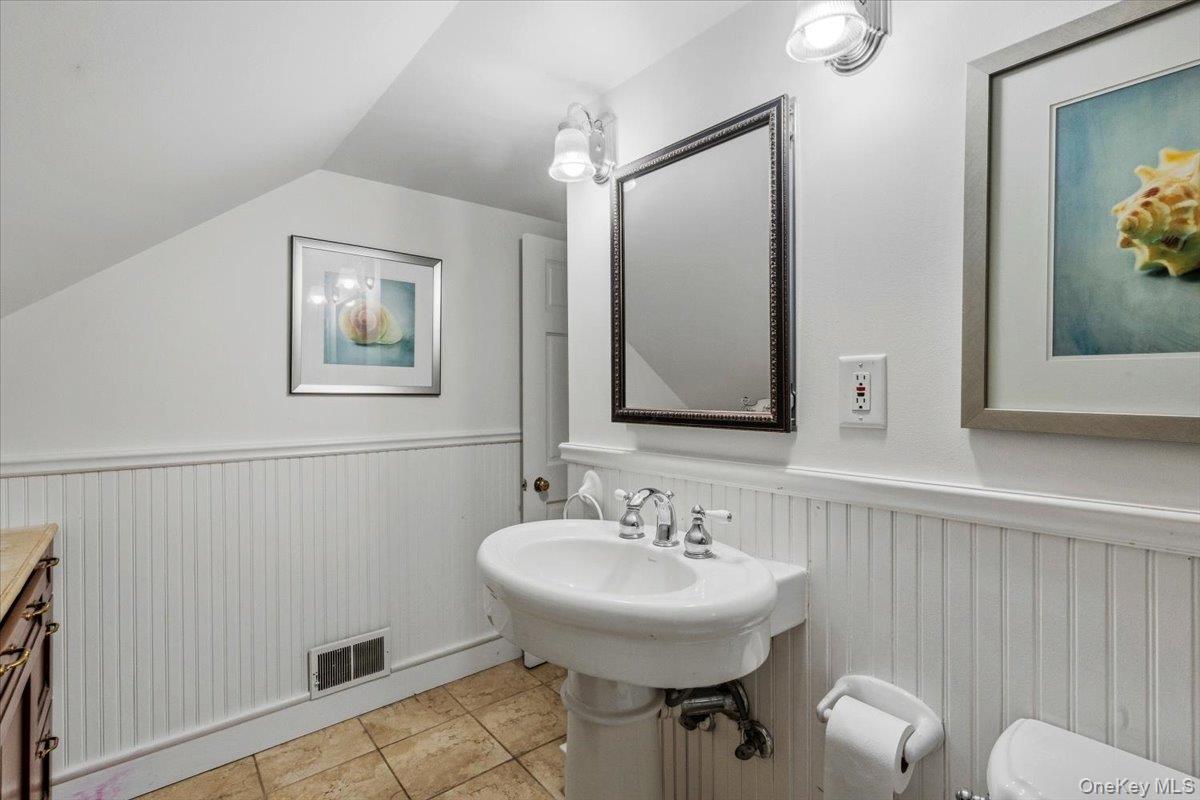 16 Stuart Avenue — photo 26