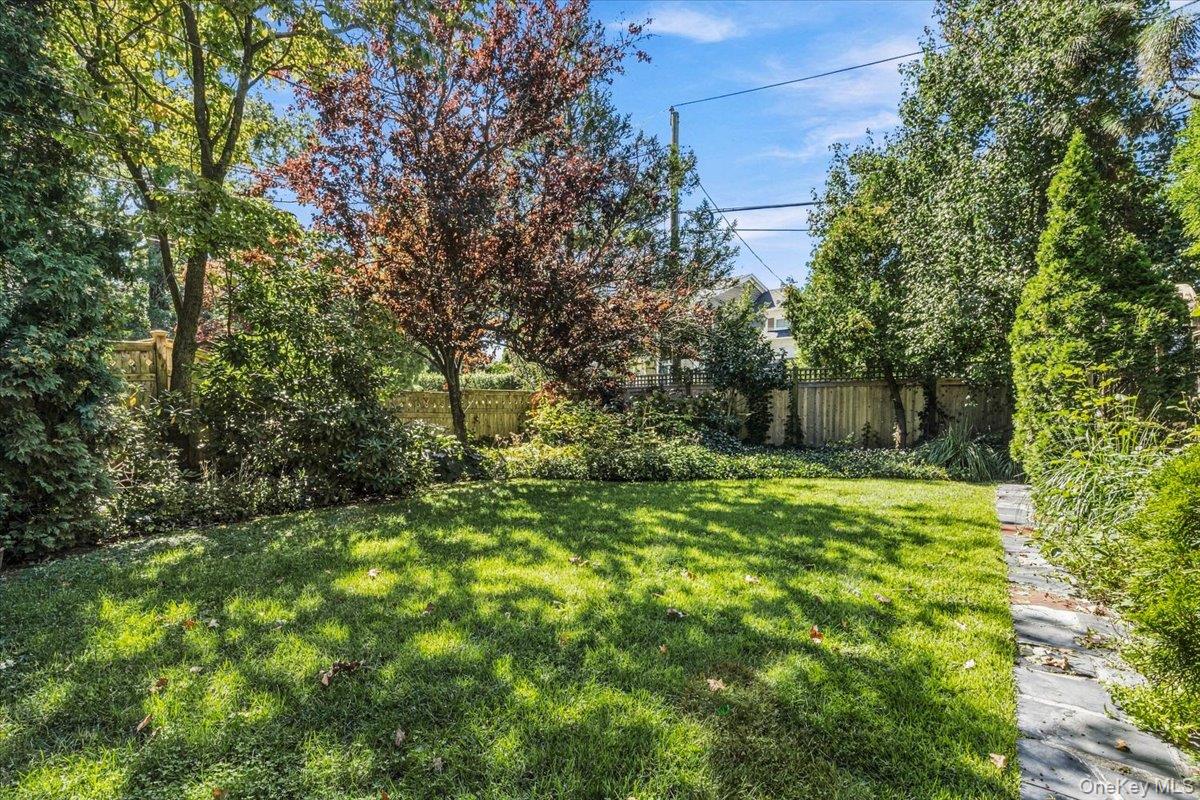 16 Stuart Avenue — photo 30