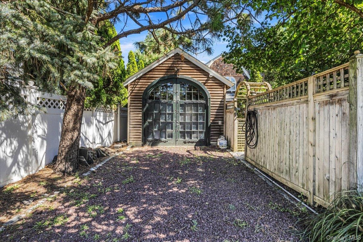 16 Stuart Avenue — photo 31