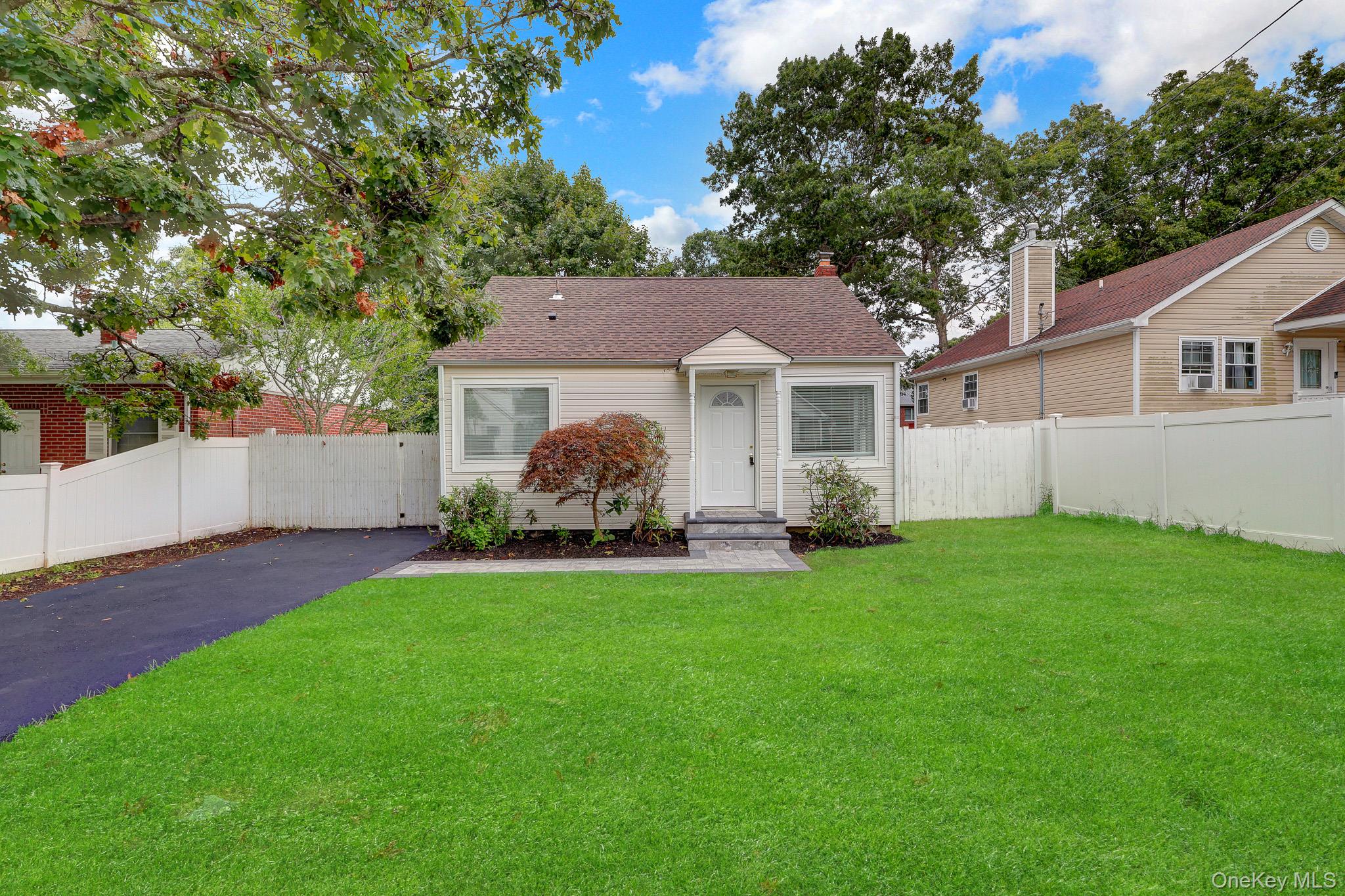 386 Tallwood Drive, Shirley