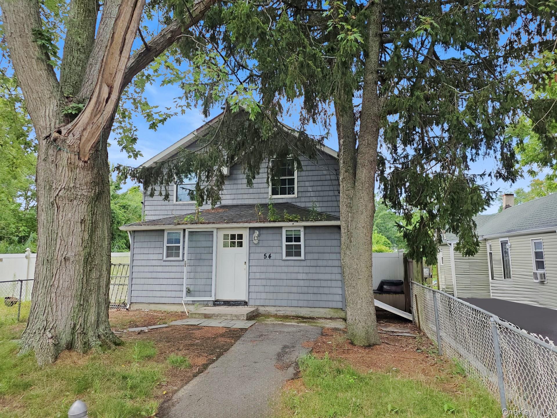 54 Oneill Avenue, Bay Shore