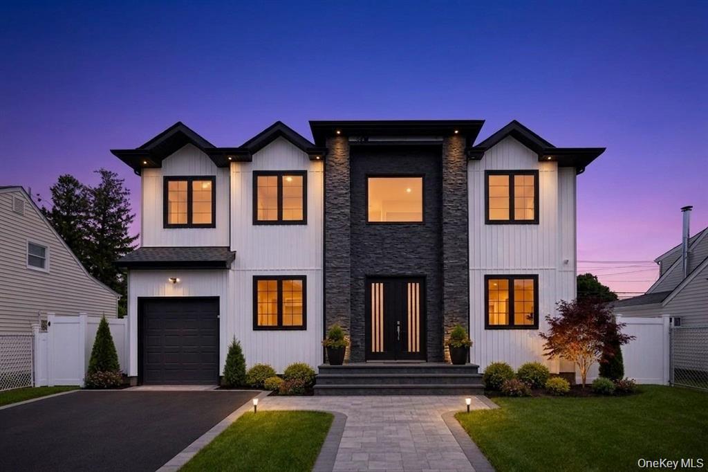 19 coachman Lane, Levittown
