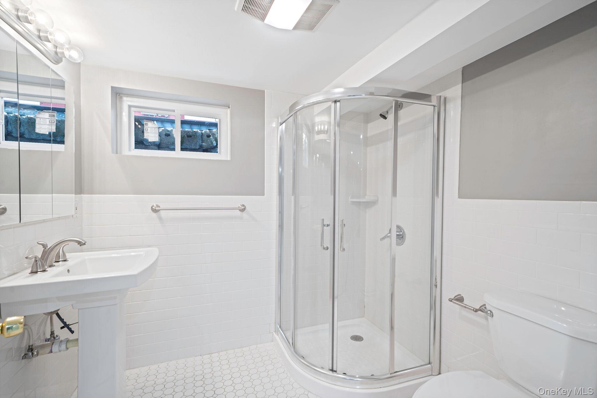 190 Albertson Place — photo 19