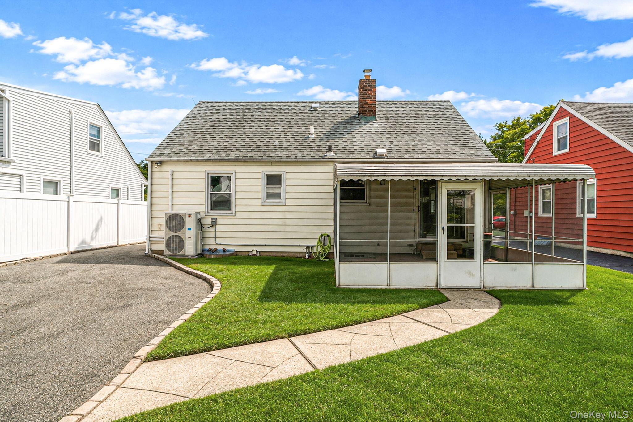 190 Albertson Place — photo 24