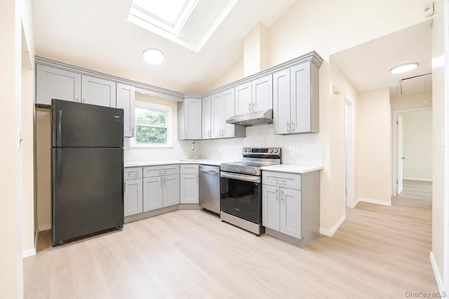 653 Sherman Avenue — photo 3