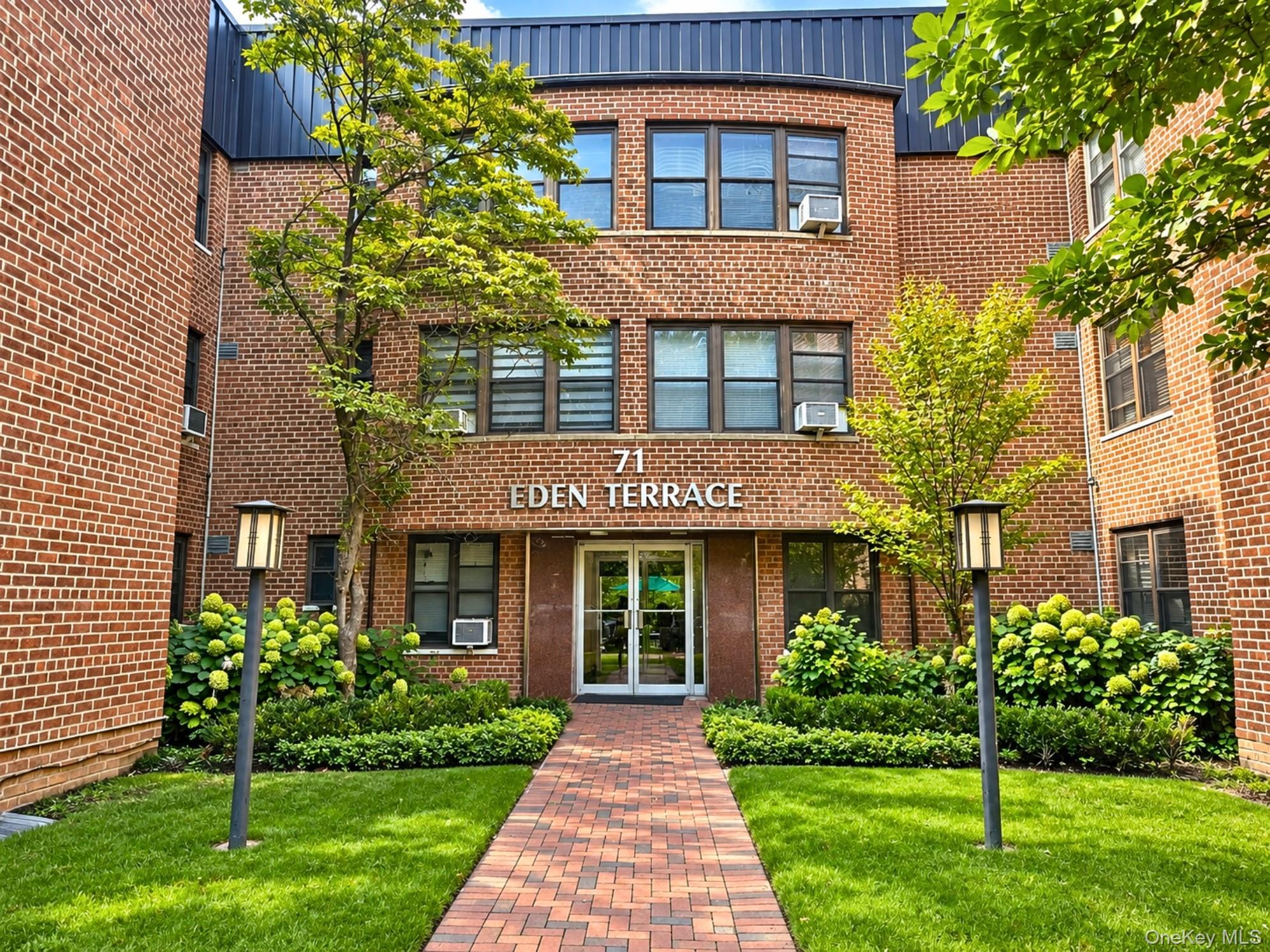 71 Grace Avenue #1L, Great Neck