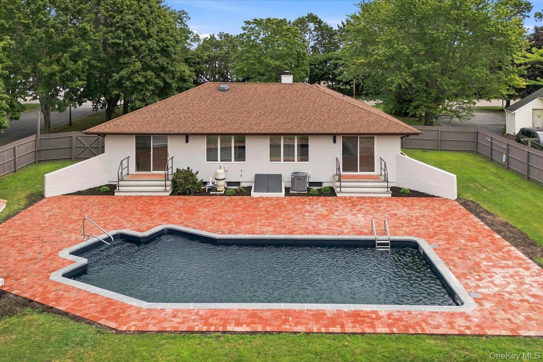 177 Herricks Lane — photo 3