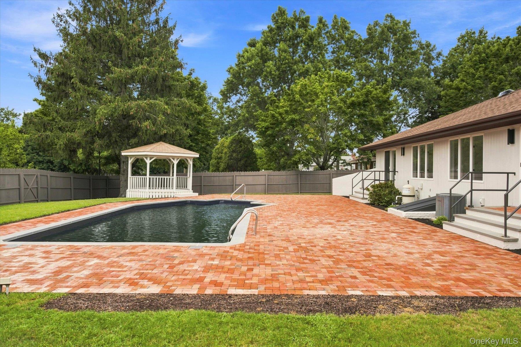 177 Herricks Lane — photo 31