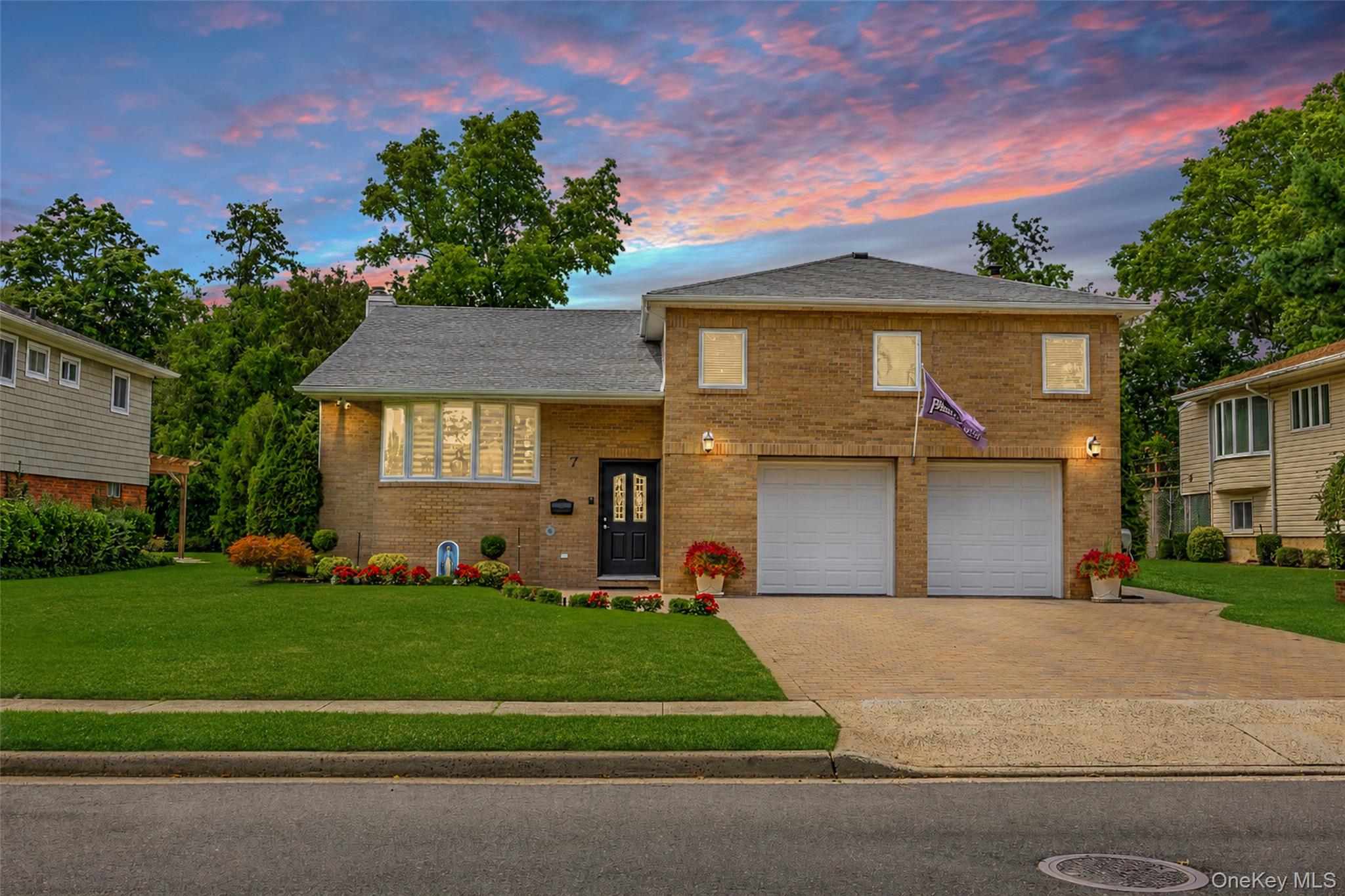 7 Monterey Drive, Manhasset Hills