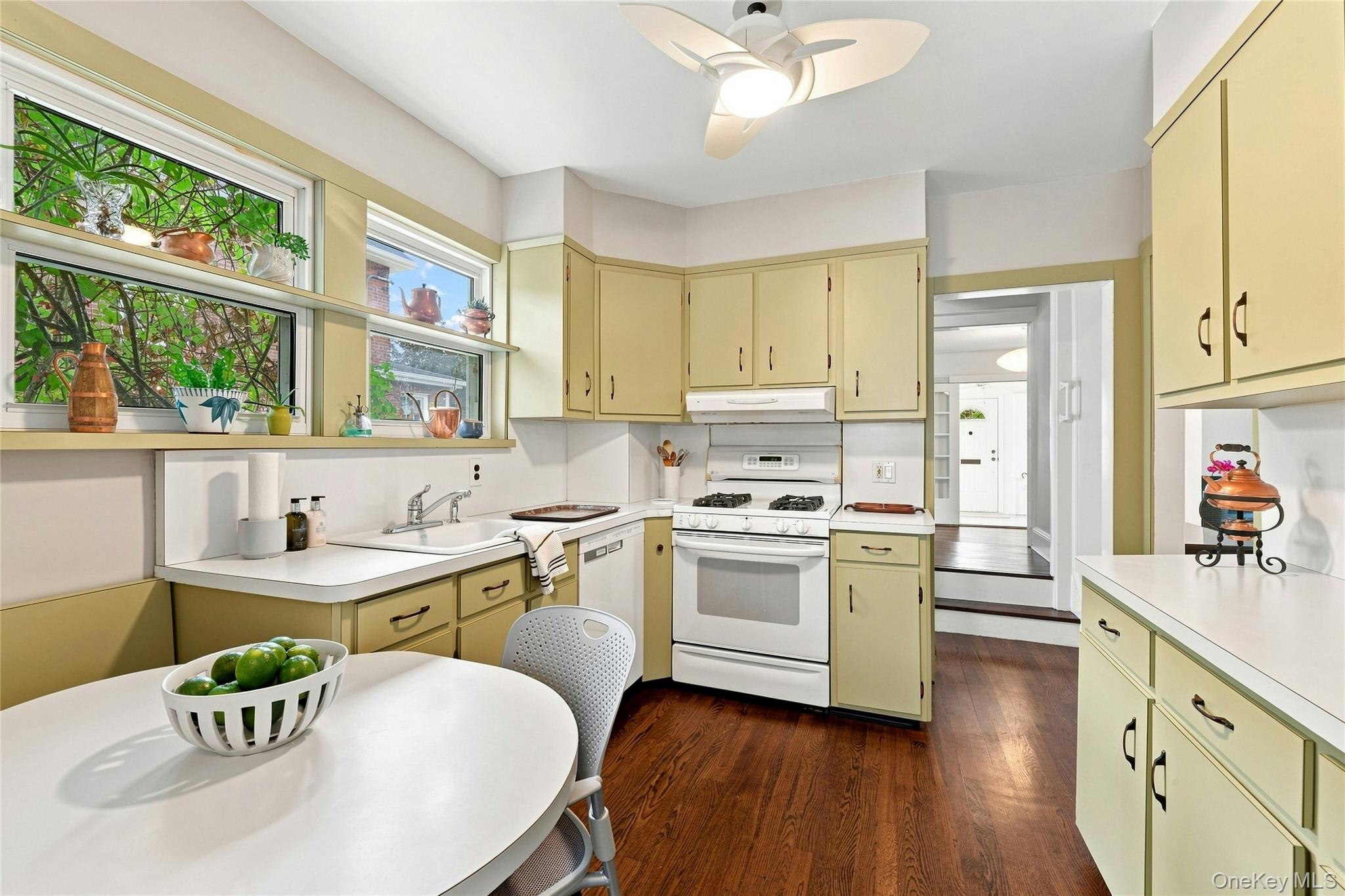 185 Crocus Avenue — photo 12