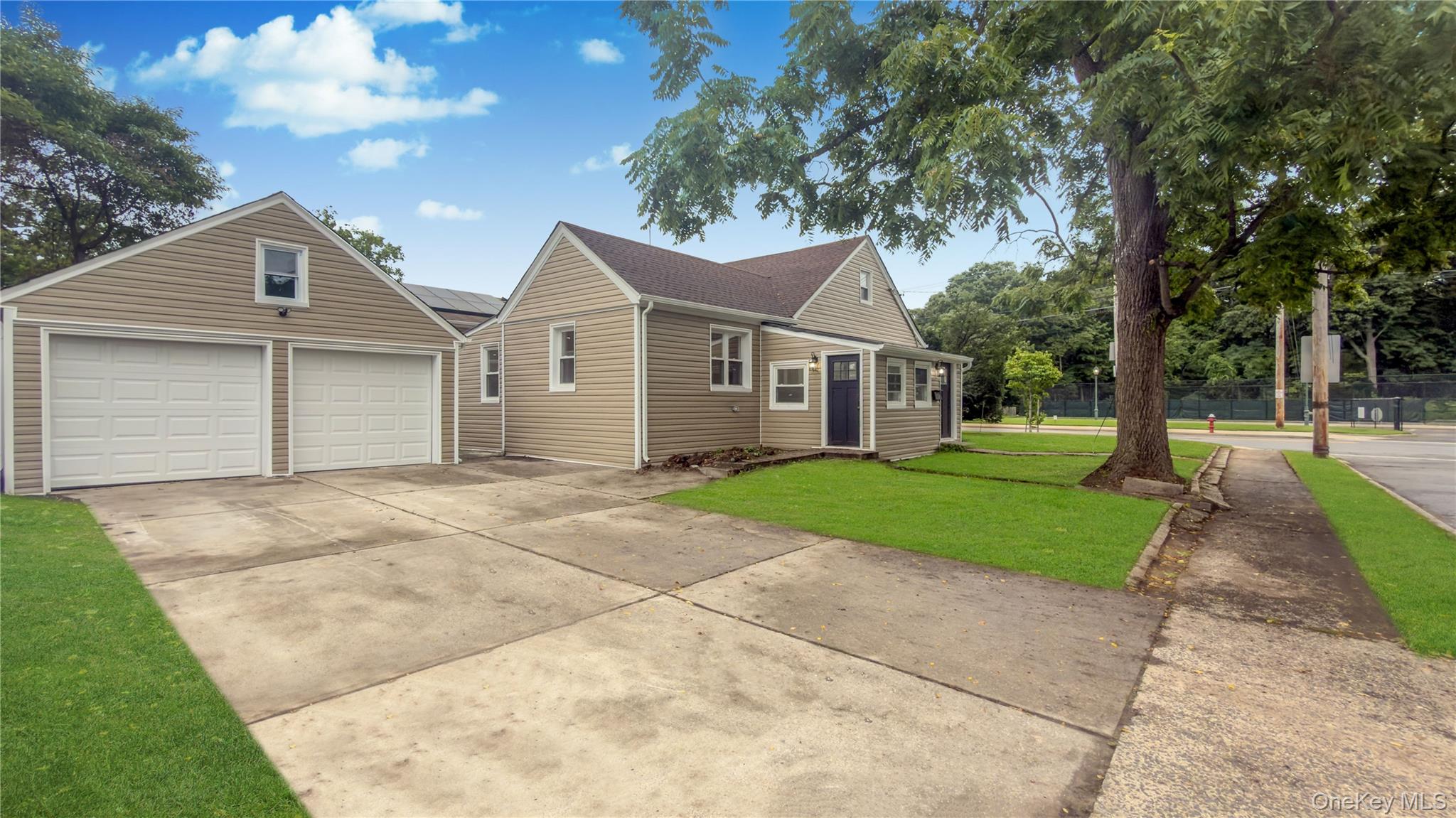 1180 Woodfield Road — photo 3