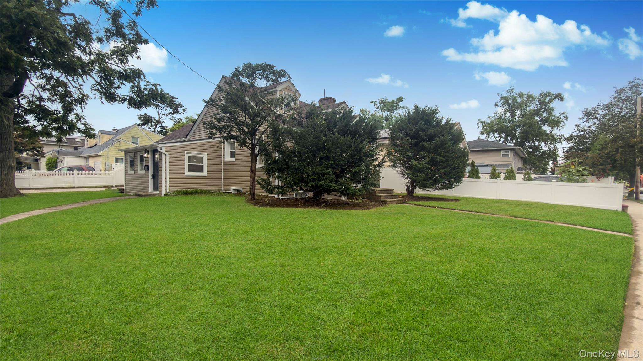 1180 Woodfield Road — photo 9