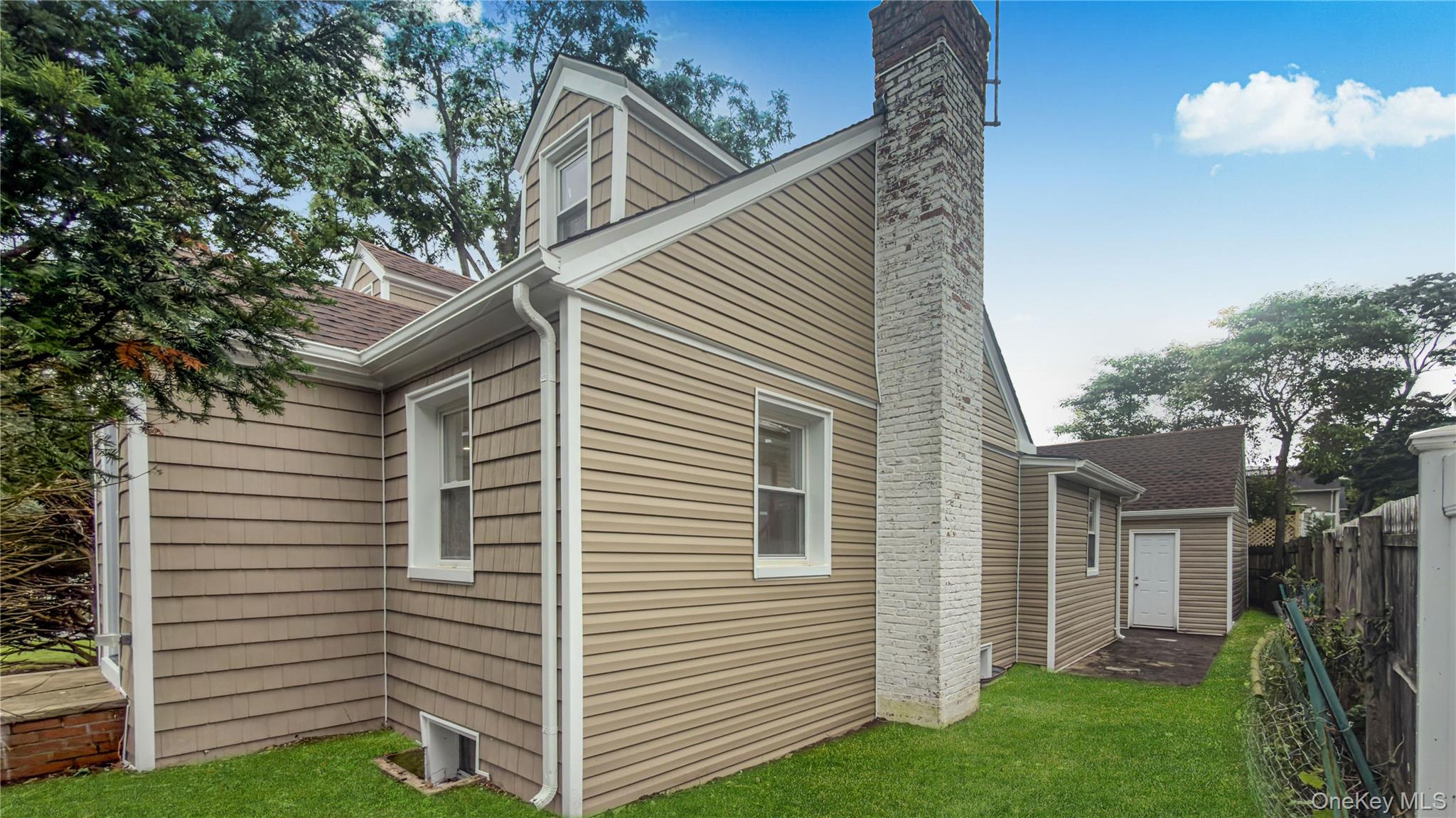 1180 Woodfield Road — photo 10