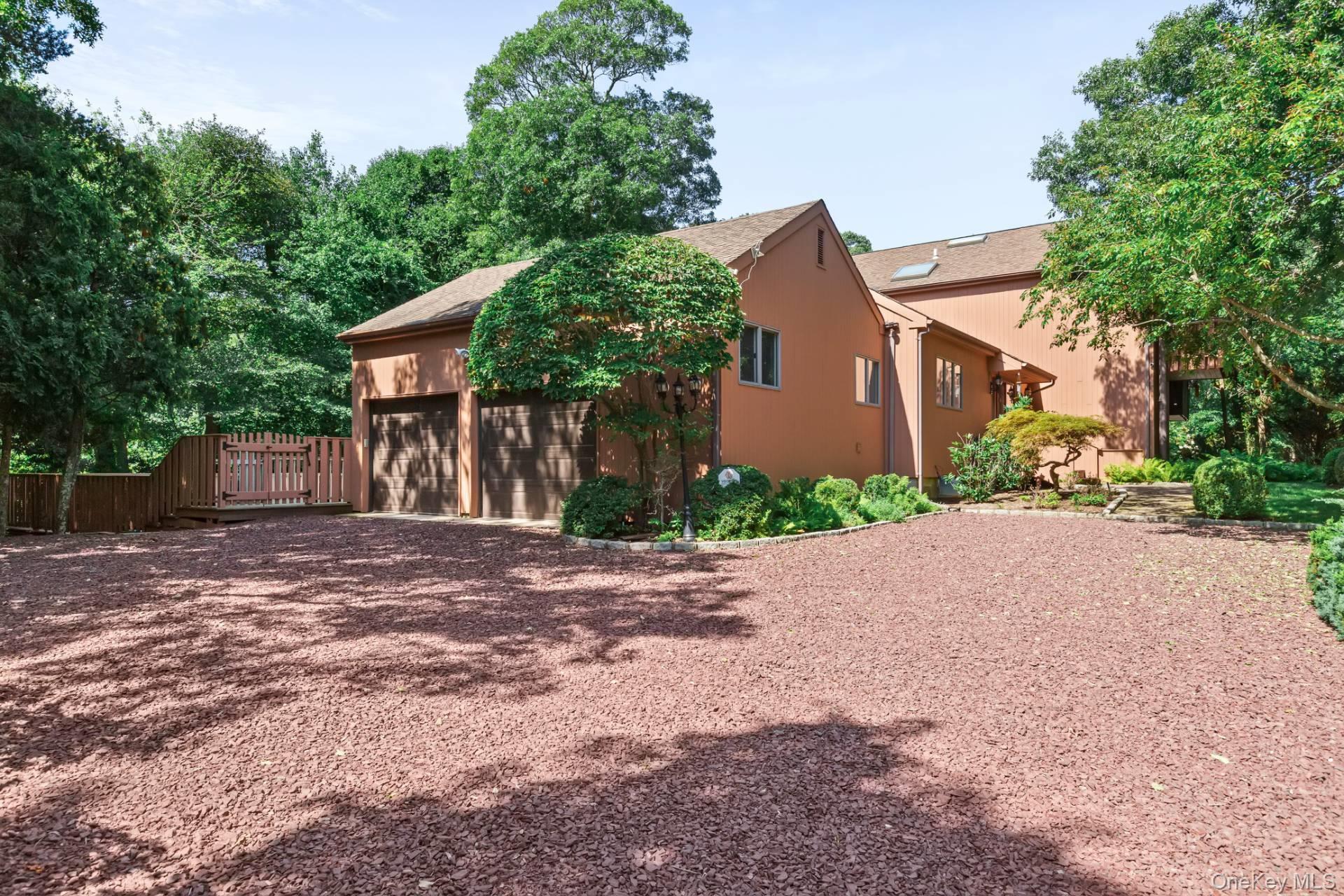39 Spring Pond Lane — photo 2