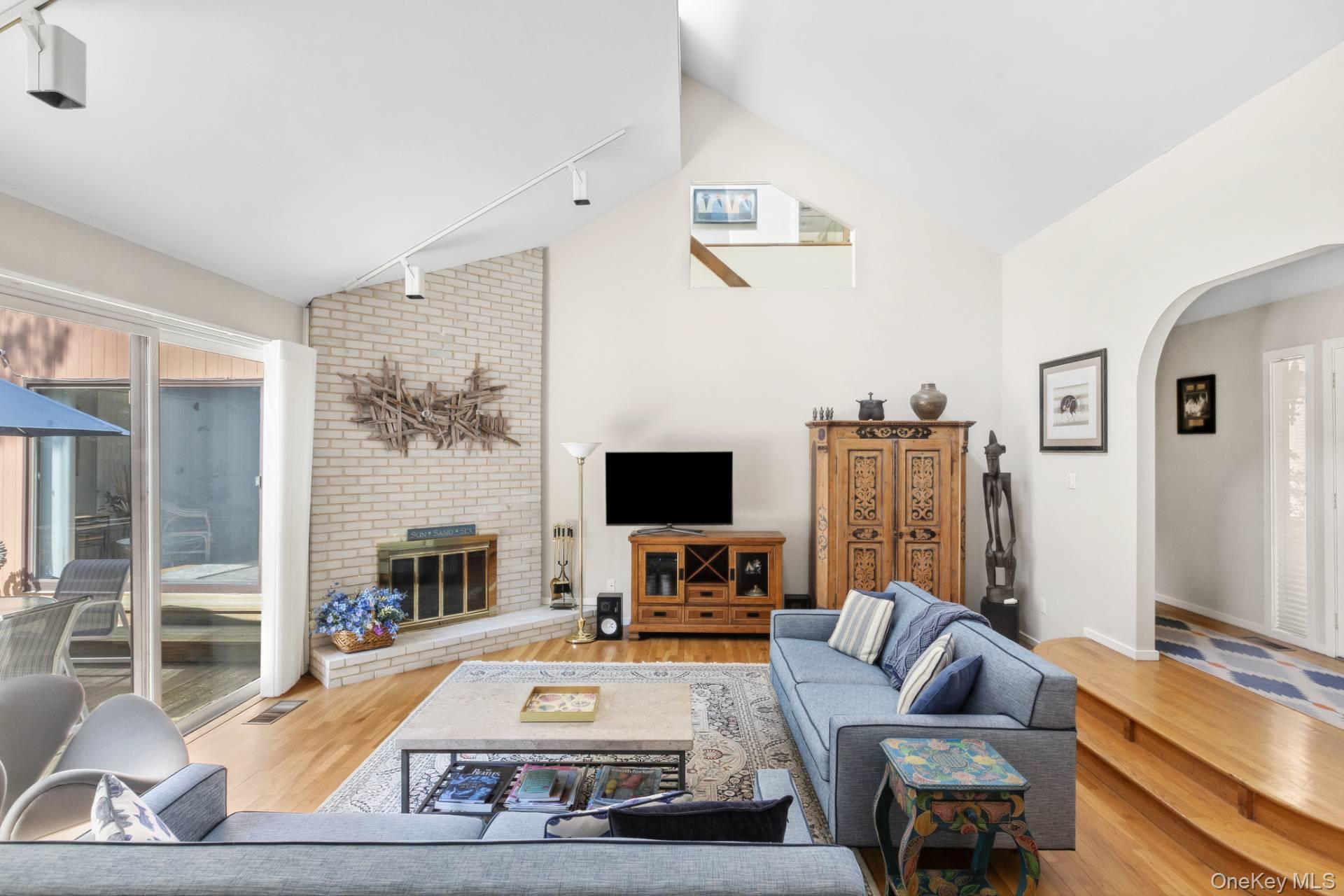 39 Spring Pond Lane — photo 4