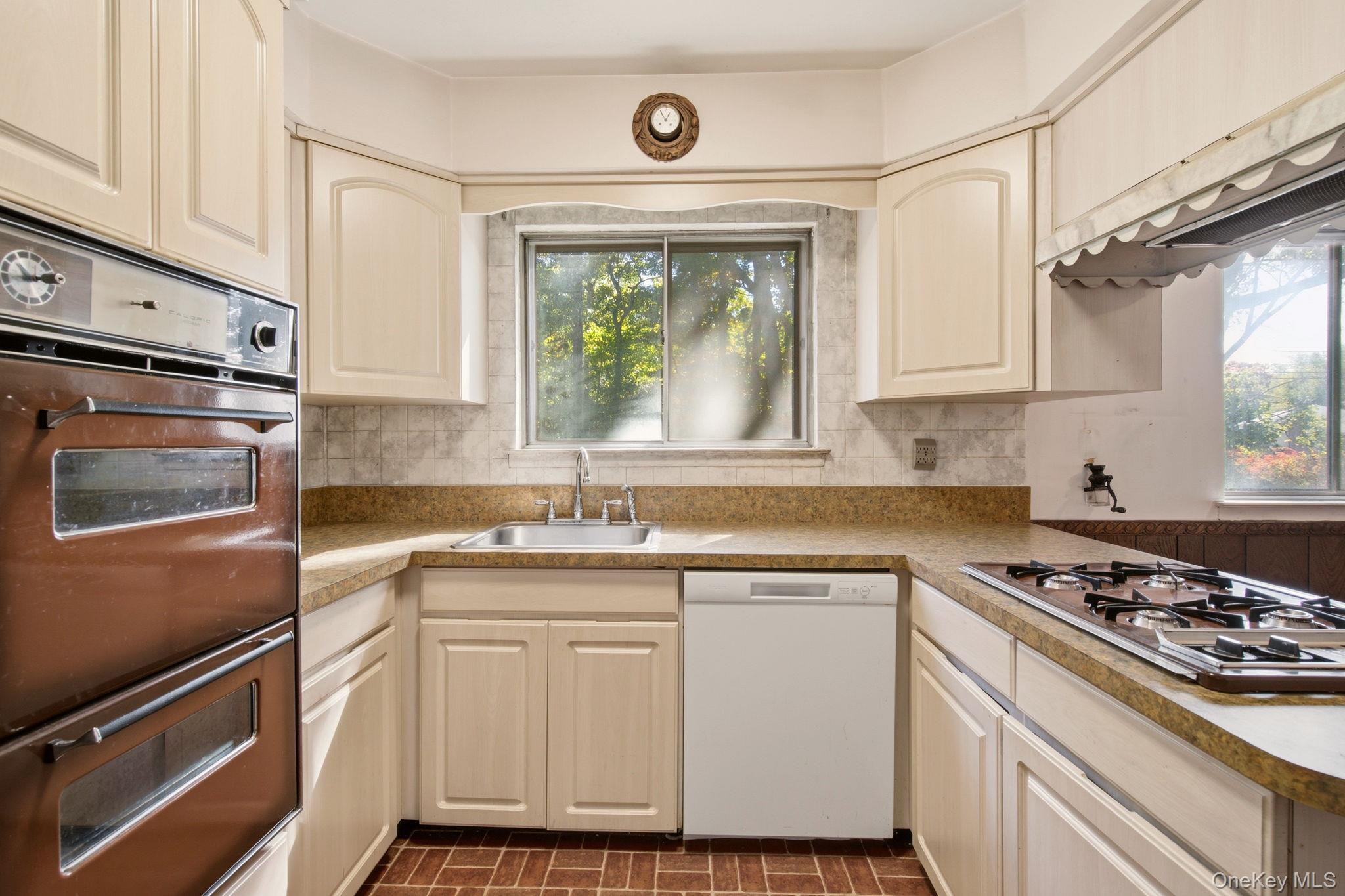 63 Lauren Avenue — photo 10