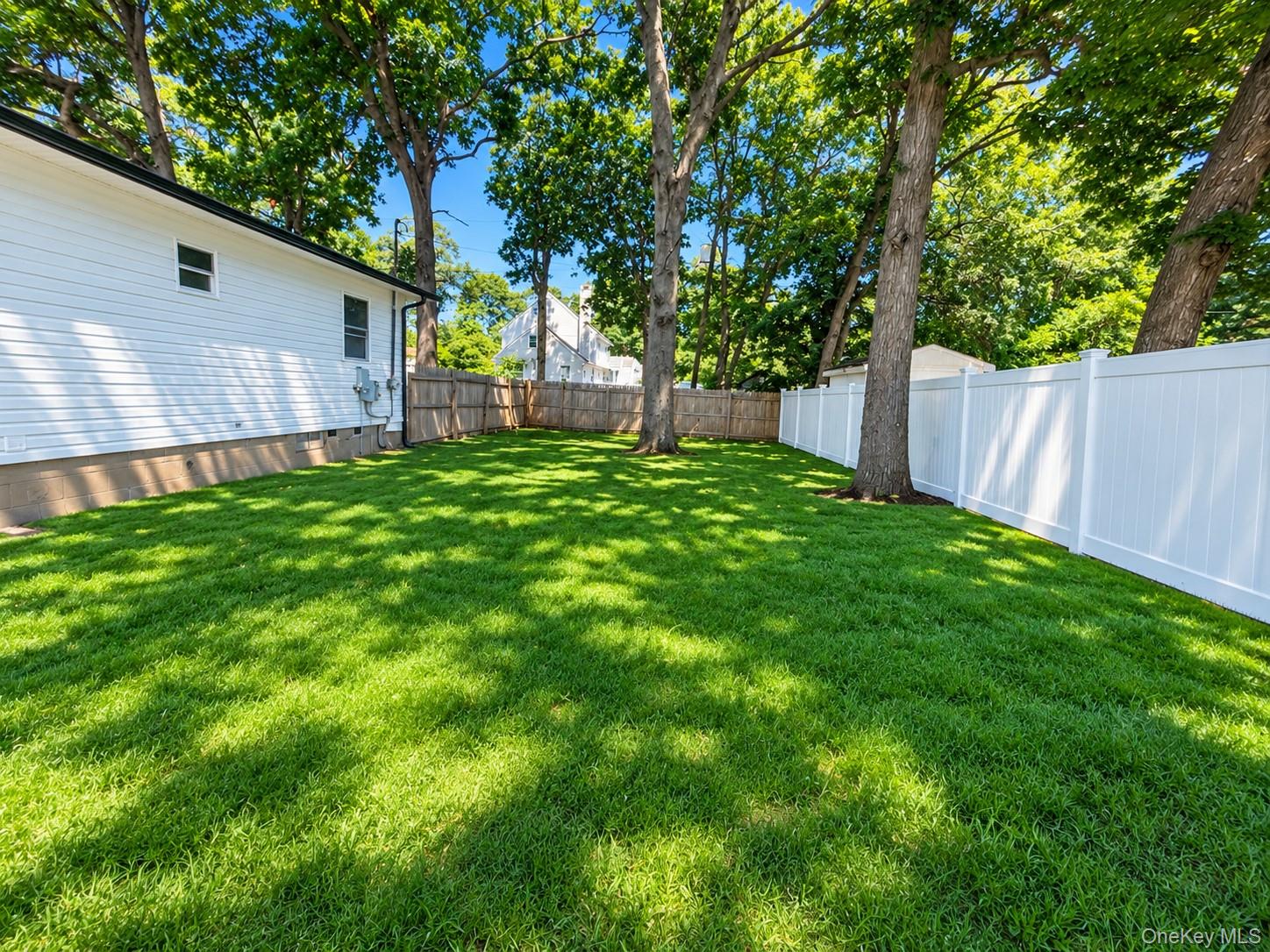 220 Moriches Avenue — photo 17