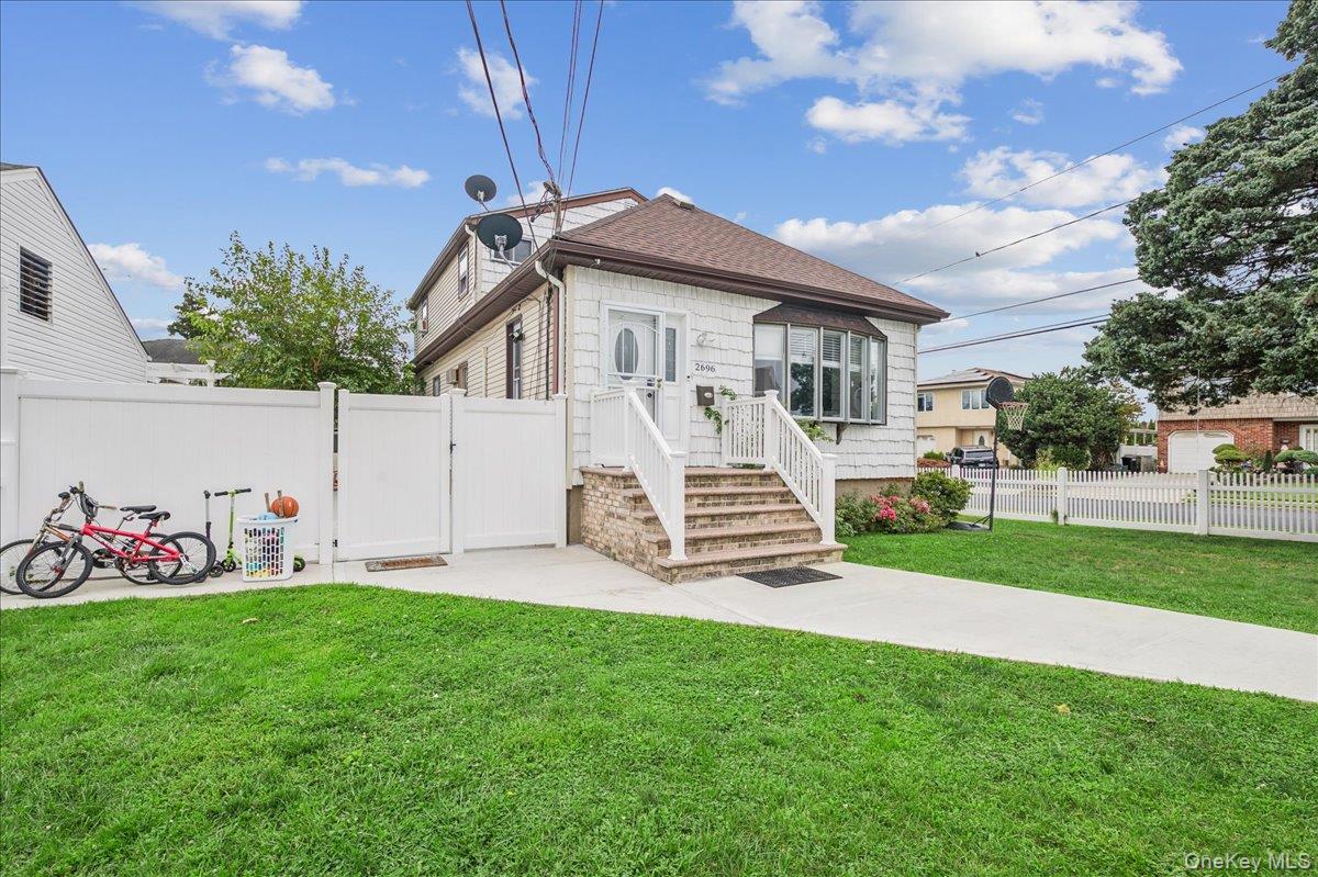 2696 Alder Road, Bellmore