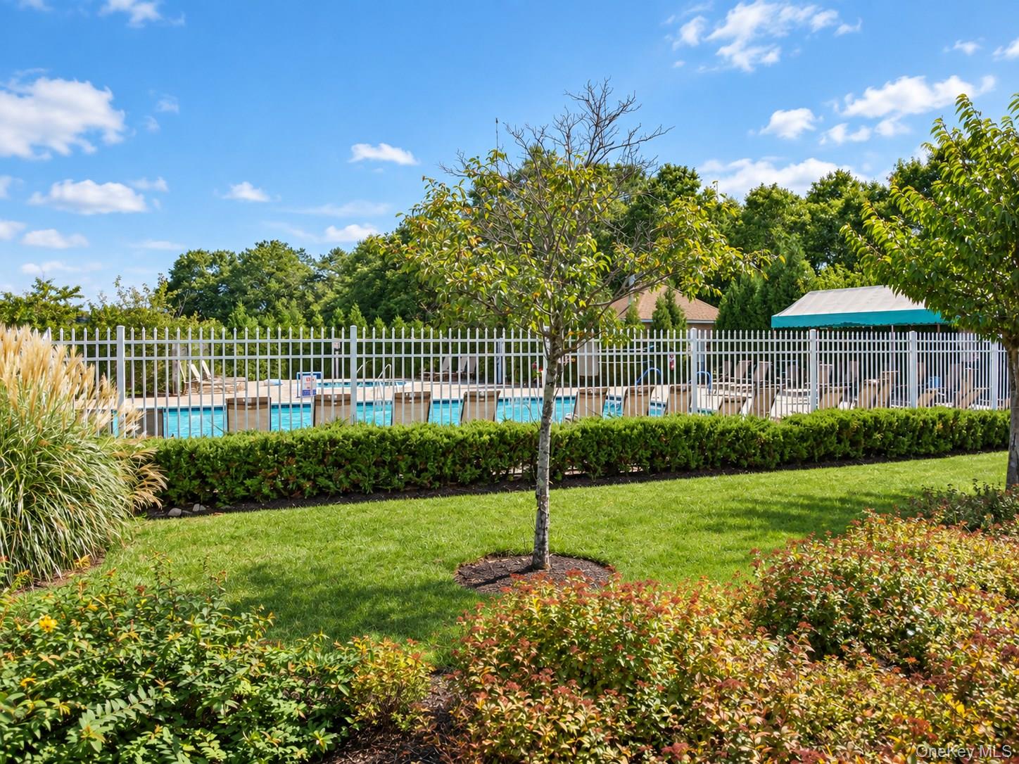 41 Greentree Court — photo 32