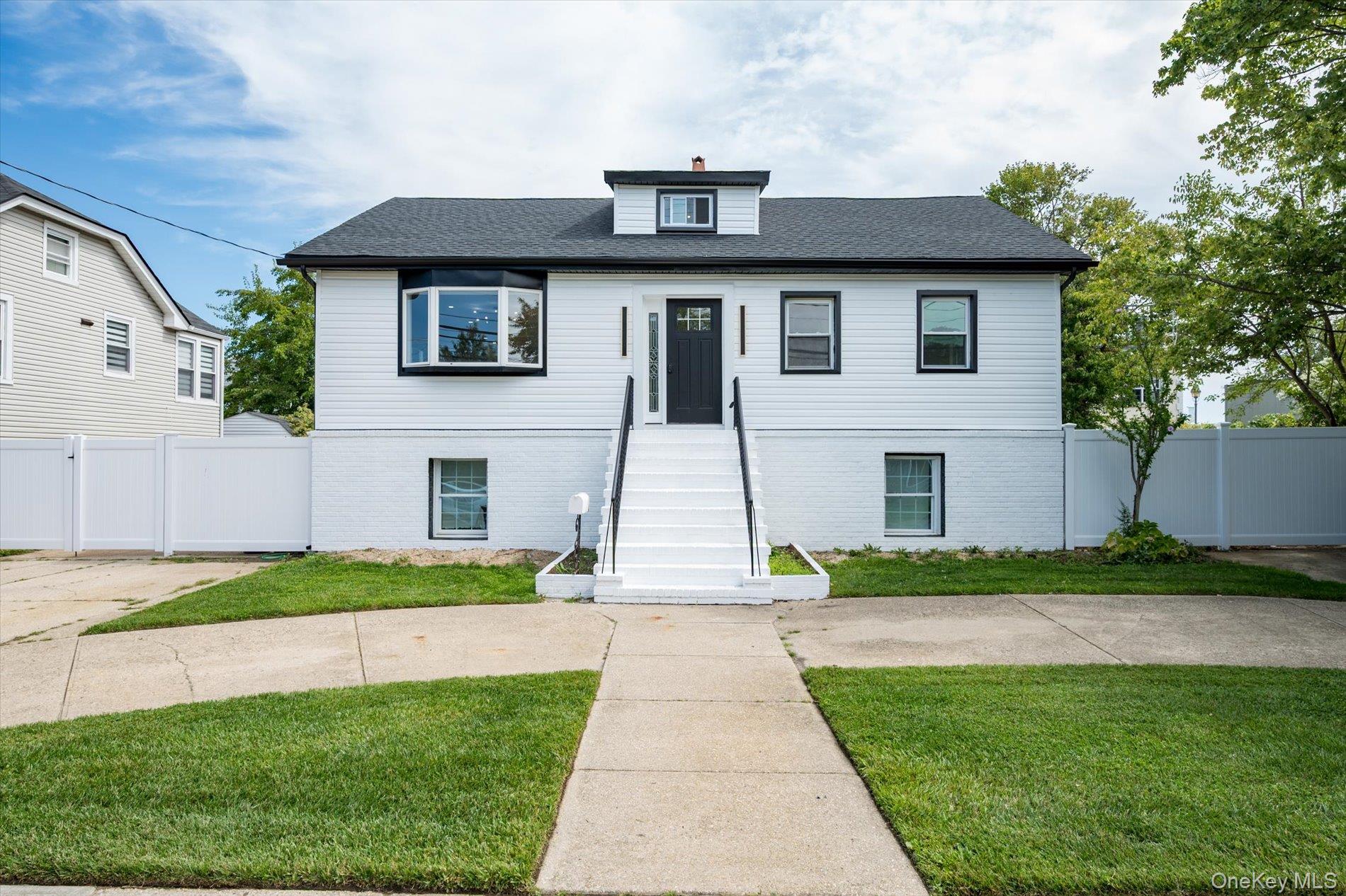 605 Ocean Avenue, Freeport