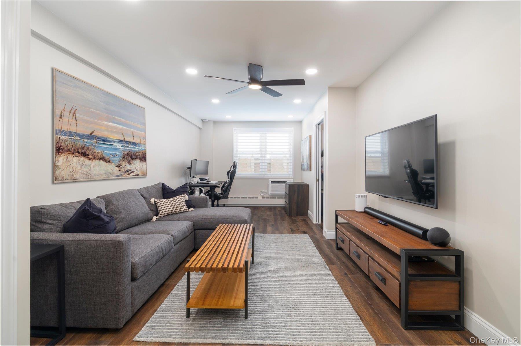 370 Broadway #3M, Long Beach