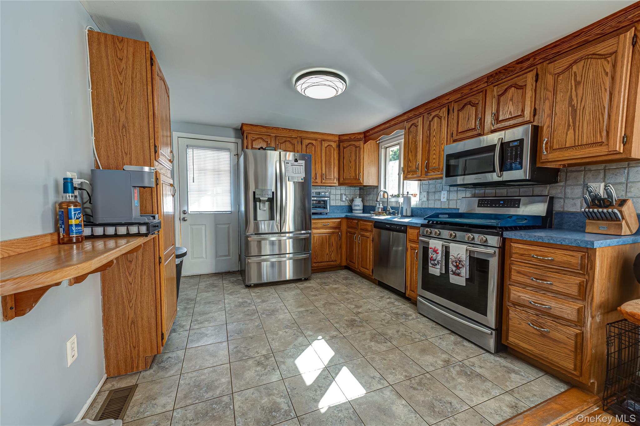 8 Forest Avenue — photo 4