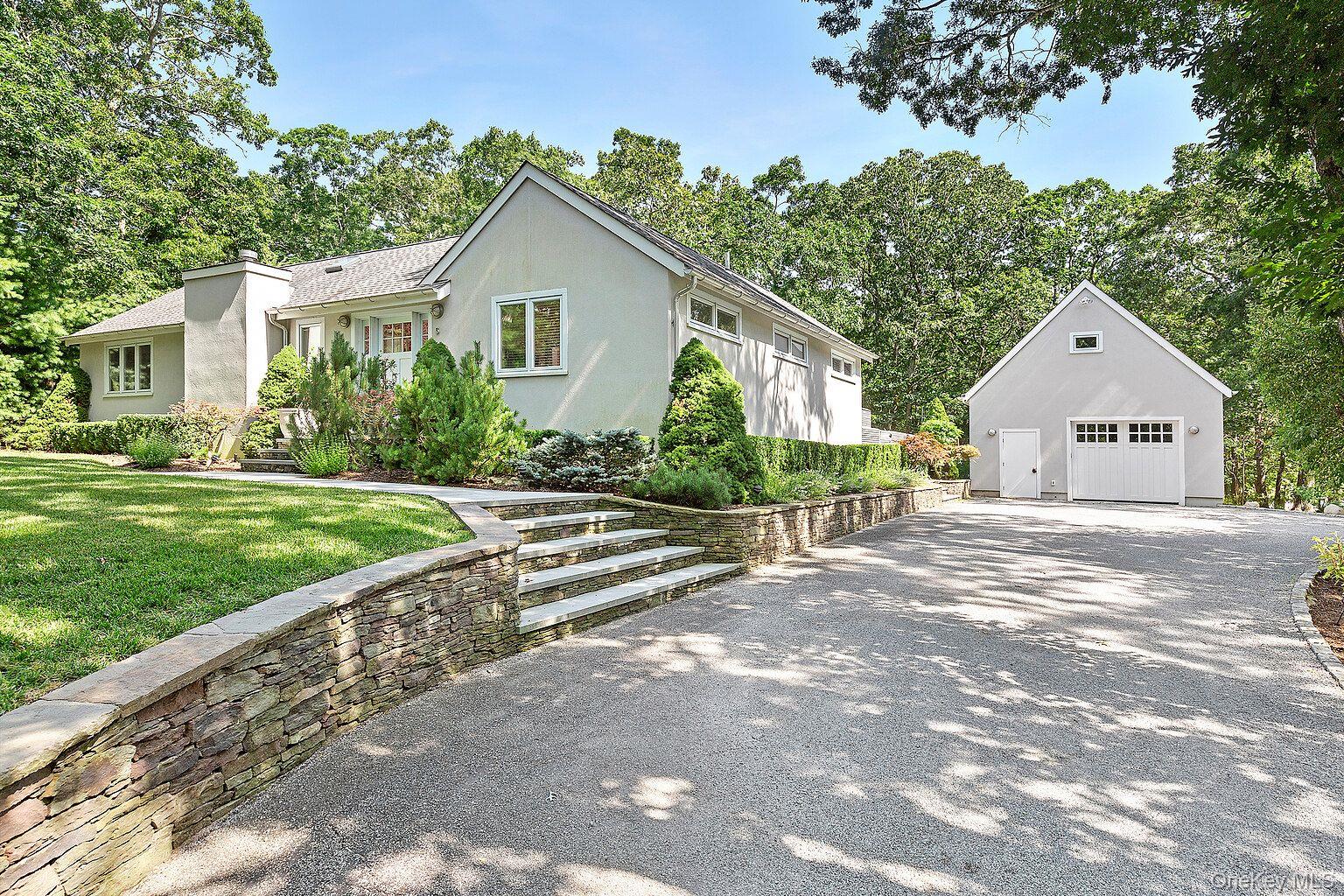 5 Rowman Court, East Hampton