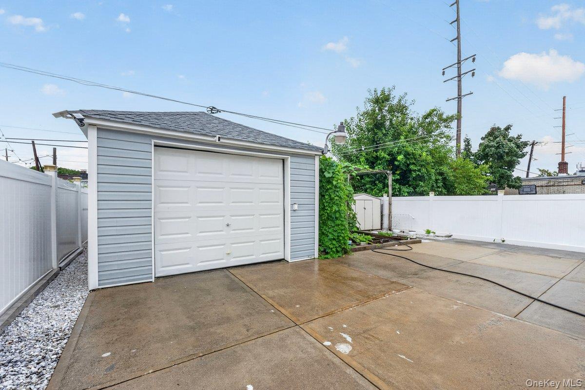 255 Cochran Place — photo 8