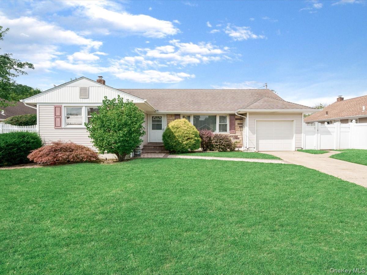 1262 Barberry Road, Wantagh